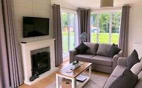Shropshire Lodges - Romantic Luxury Hot Tub Breaks